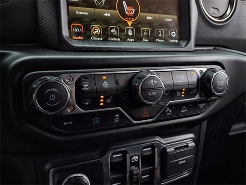 Used 2022 Jeep Wrangler Unlimited Sahara image 17