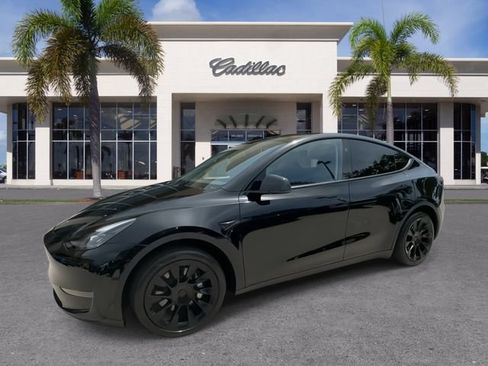 Used 2024 Tesla Model Y Long Range RWD image 6