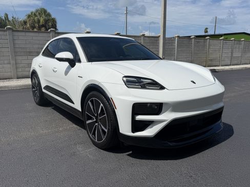 Certified 2024 Porsche Macan Turbo Electric AWD/4WD image 8
