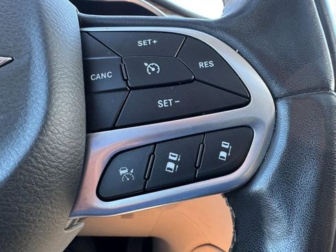 Used 2022 Chrysler Pacifica Limited image 19