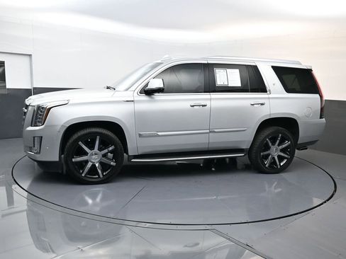 Used 2018 Cadillac Escalade Luxury image 6