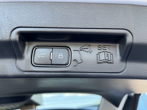 Used 2025 Ford Explorer Active AWD/4WD image 49