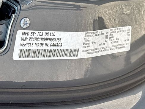 Used 2023 Chrysler Pacifica Touring-L FWD image 32