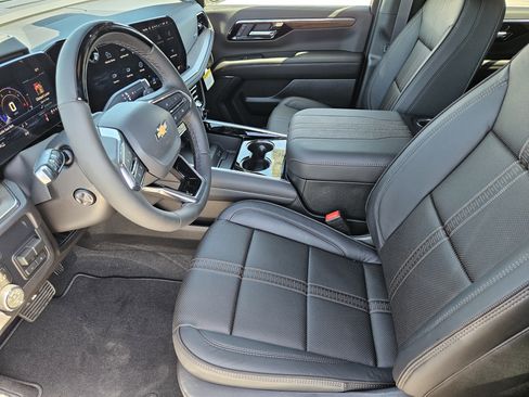 New 2026 Chevrolet Suburban High Country AWD/4WD image 9