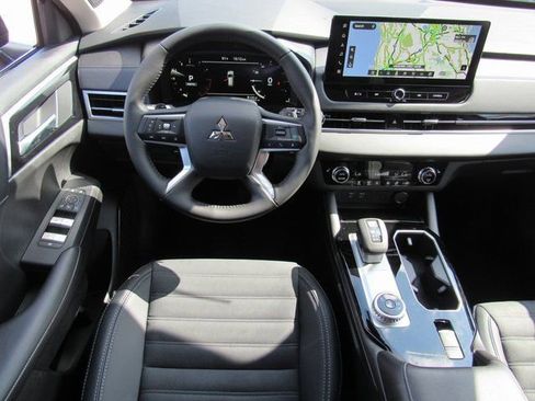 New 2025 Mitsubishi Outlander SE FWD image 10