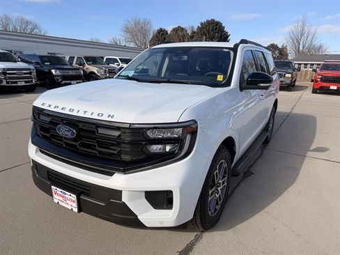 Certified 2025 Ford Expedition Active image 13