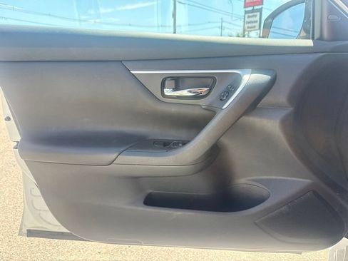 Used 2017 Nissan Altima 2.5 SV w/ Convenience Package FWD image 14