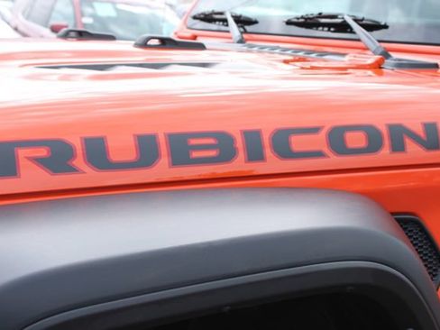 Used 2023 Jeep Gladiator Rubicon w/ LED Lighting Group AWD/4WD image 11