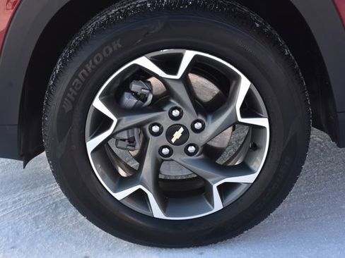 Used 2025 Chevrolet Trax LT w/ LT Convenience Package image 11