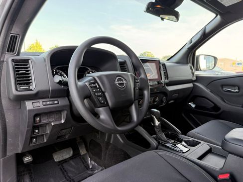 Used 2023 Nissan Frontier SV w/ Midnight Edition Package RWD image 17