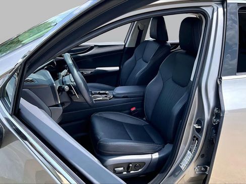 Used 2025 Lexus NX 250 FWD w/ Accessory Package (Z1) image 7