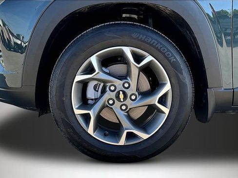 Used 2026 Chevrolet Trax LT w/ Driver Confidence Package FWD image 32