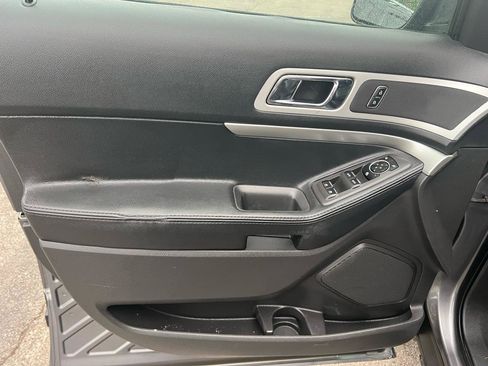 Used 2014 Ford Explorer XLT w/ Equipment Group 202A FWD image 11