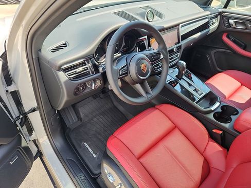 New 2026 Porsche Macan image 4