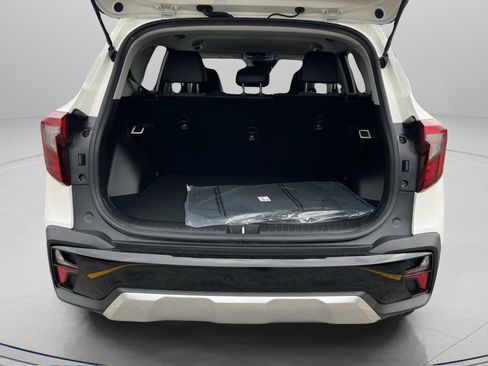 New 2026 Kia Seltos S FWD image 12