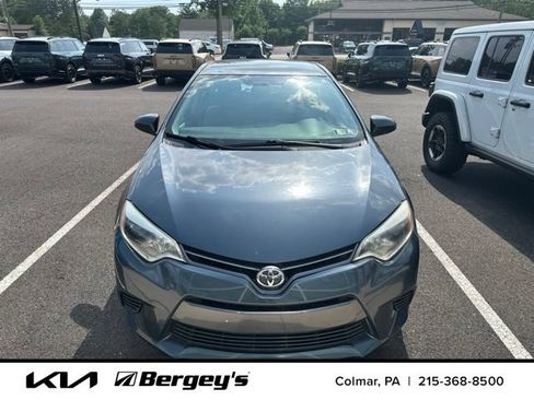 Used 2016 Toyota Corolla LE FWD image 2