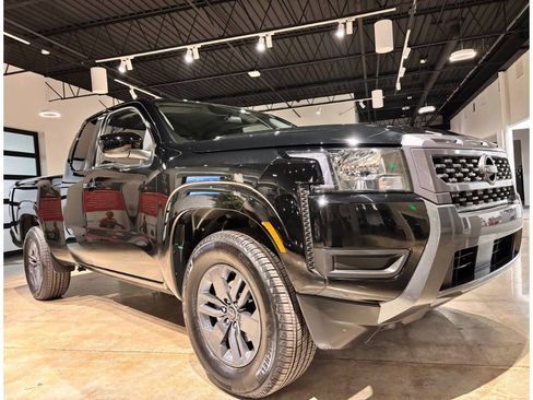 Used 2025 Nissan Frontier SV image 6