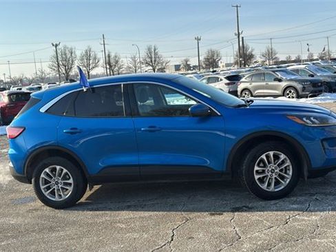 Certified 2020 Ford Escape SE image 3