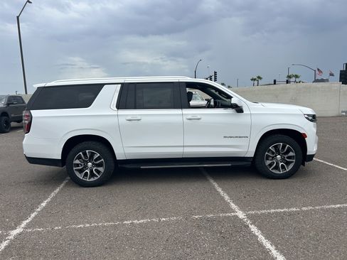 Used 2021 Chevrolet Suburban LT w/ LT Signature Package RWD image 6