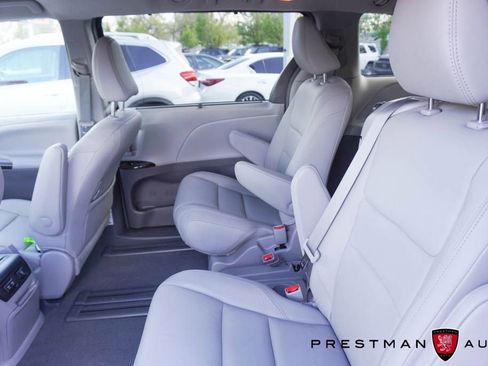 Used 2019 Toyota Sienna XLE w/ XLE Navigation Package FWD image 35