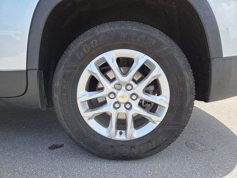 Used 2021 Chevrolet Traverse LT FWD image 17