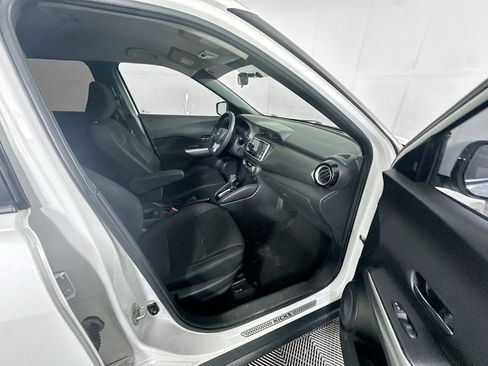 Used 2019 Nissan Kicks SV FWD image 29