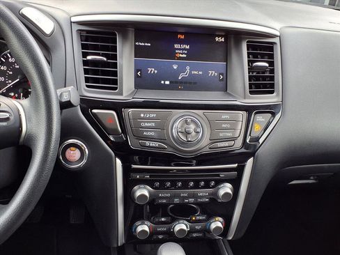 Used 2020 Nissan Pathfinder S image 19