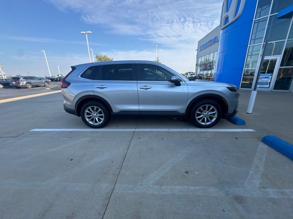 Used 2024 Honda CR-V EX image 3