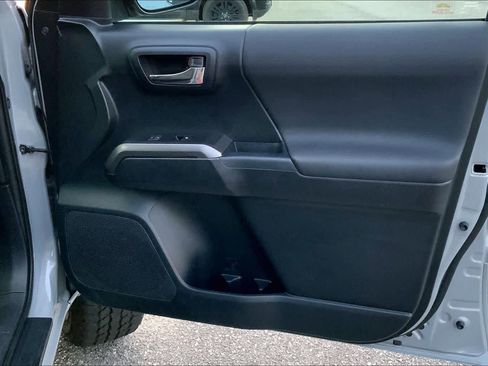Used 2018 Toyota Tacoma TRD Sport w/ Technology Package AWD/4WD image 22