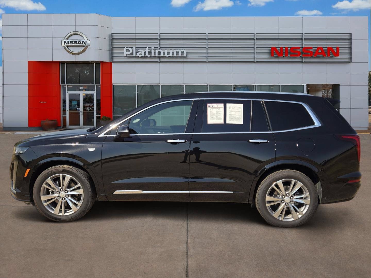 Used 2023 Cadillac XT6 Premium Luxury FWD image 3