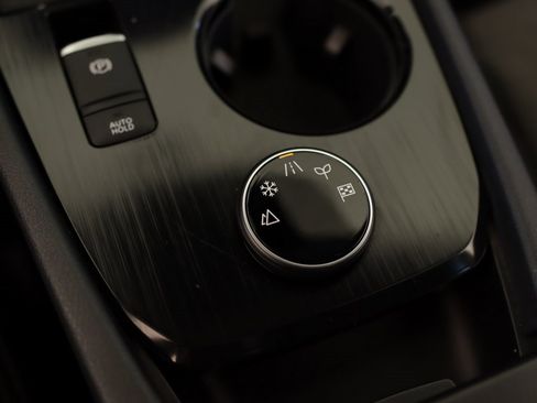 Used 2022 Nissan Rogue S image 15