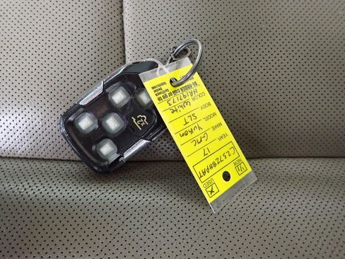 Used 2017 GMC Yukon SLT image 38