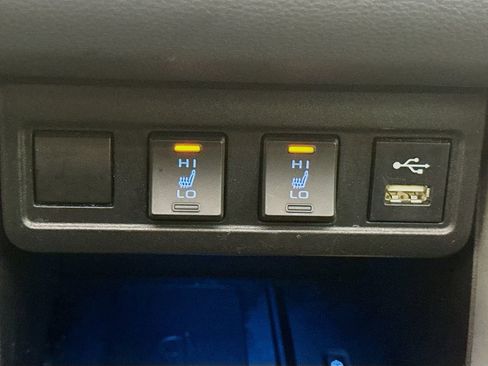 Used 2022 Toyota Corolla Cross XLE w/ Convenience Package image 19