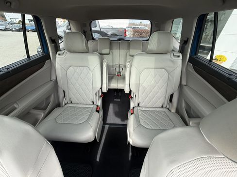 Used 2025 Volkswagen Atlas SEL Premium R-Line image 19