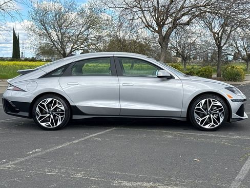 Used 2023 Hyundai Ioniq 6 SEL image 3