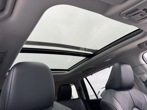 New 2026 Toyota Highlander Platinum AWD/4WD image 3