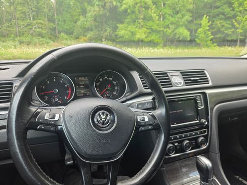 Used 2017 Volkswagen Passat 1.8T SE FWD image 37