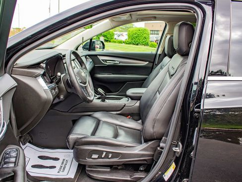 Used 2017 Cadillac XT5 Luxury w/ Driver Awareness Package AWD/4WD image 12