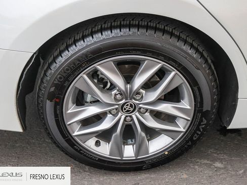 Used 2022 Toyota Avalon XLE image 8