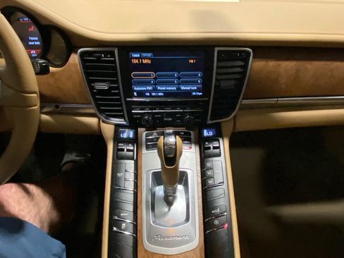 Used 2011 Porsche Panamera image 38