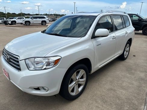 Used 2010 Toyota Highlander Limited w/ Extra Value Pkg 7 FWD image 3