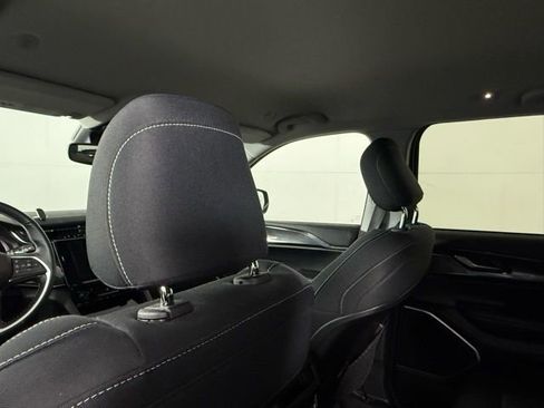 Used 2022 Jeep Grand Cherokee Laredo w/ Luxury Tech Group I image 25