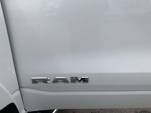 Used 2019 RAM 1500 Laramie image 32