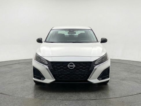 Used 2025 Nissan Altima 2.5 SV image 2