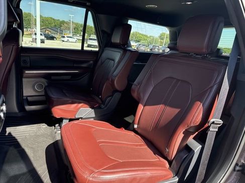 Used 2022 Ford Expedition Limited image 13