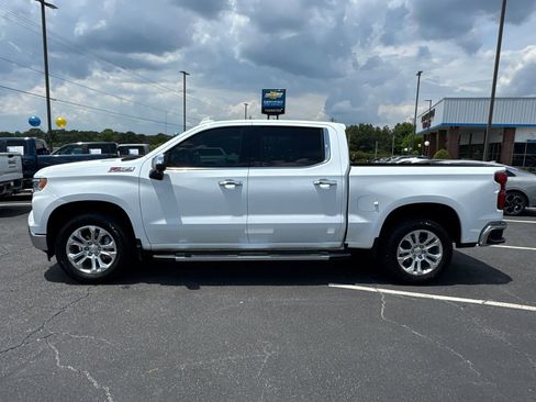 Used 2024 Chevrolet Silverado 1500 LTZ AWD/4WD image 9