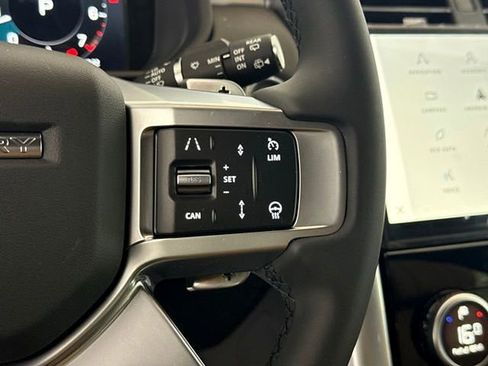 New 2025 Land Rover Discovery Dynamic SE image 40