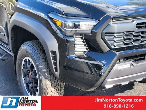 Used 2024 Toyota Tacoma TRD Off-Road AWD/4WD image 10