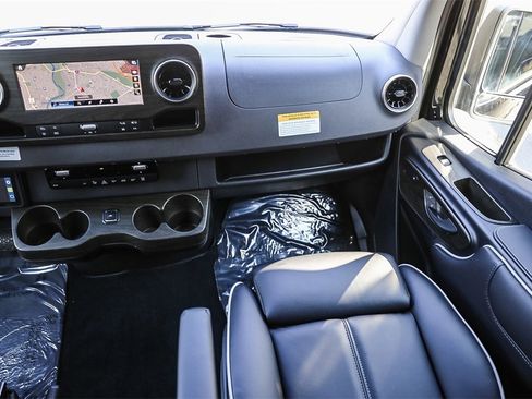 Used 2023 Mercedes-Benz Sprinter 2500 image 21