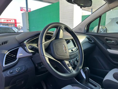 Used 2019 Chevrolet Trax LS FWD image 3